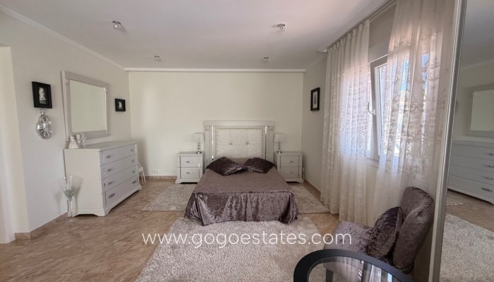 Te koop - Huis - Vrijstaande Villa - Torrevieja - Torrevieja Centro