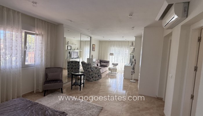 Te koop - Huis - Vrijstaande Villa - Torrevieja - Torrevieja Centro