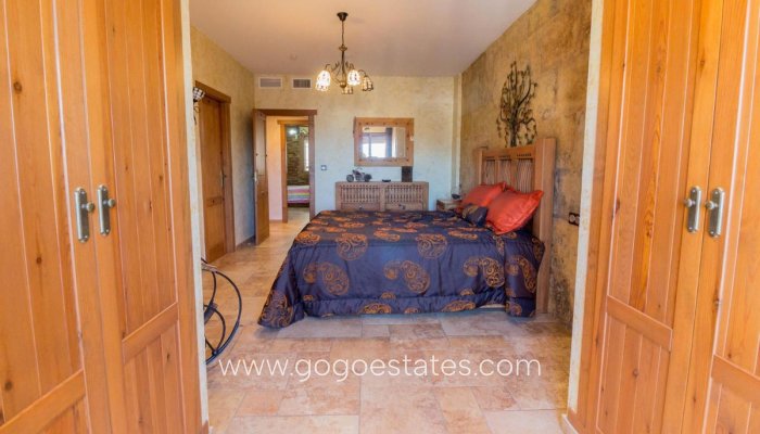 Te koop - Huis - Vrijstaande Villa - Redován