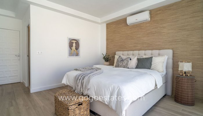 Te koop - Huis - Halfvrijstaande woning - Torrevieja - LA SIESTA