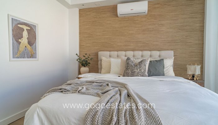 Te koop - Huis - Halfvrijstaande woning - Torrevieja - LA SIESTA