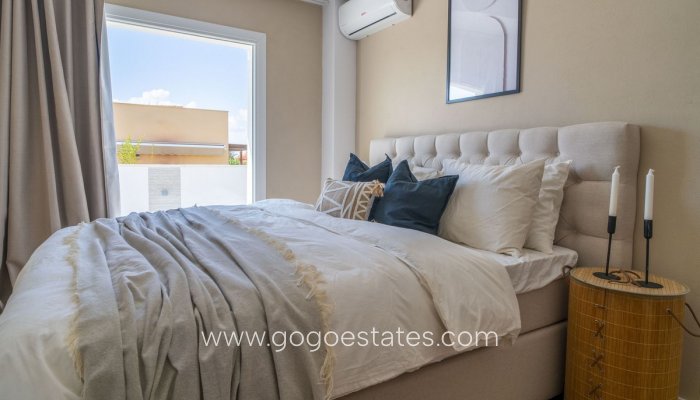 Te koop - Huis - Halfvrijstaande woning - Torrevieja - LA SIESTA