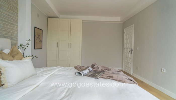 Te koop - Huis - Halfvrijstaande woning - Torrevieja - LA SIESTA