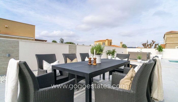 Te koop - Huis - Halfvrijstaande woning - Torrevieja - LA SIESTA