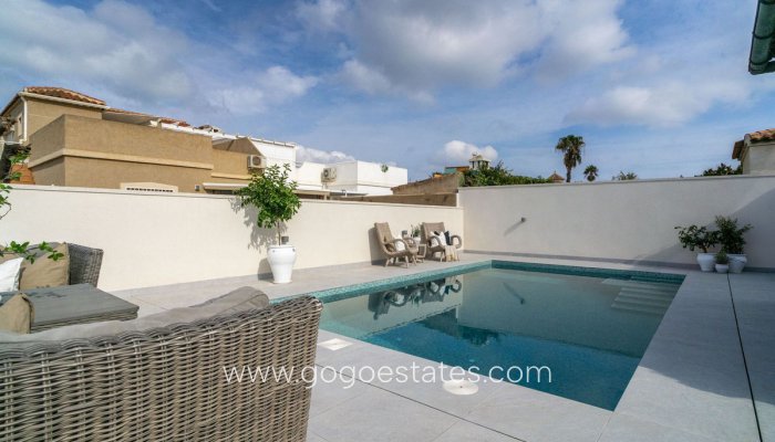 Te koop - Huis - Halfvrijstaande woning - Torrevieja - LA SIESTA