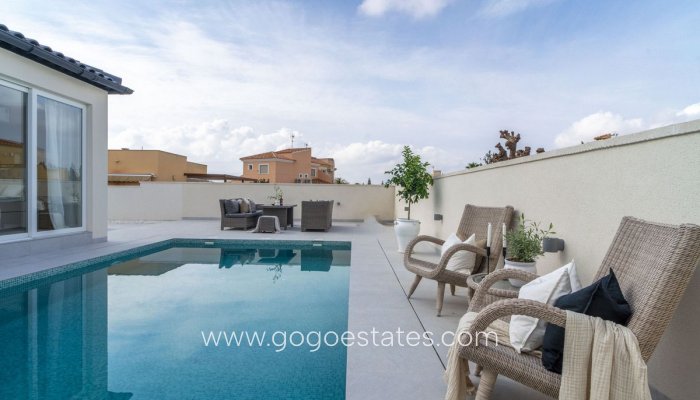 Te koop - Huis - Halfvrijstaande woning - Torrevieja - LA SIESTA