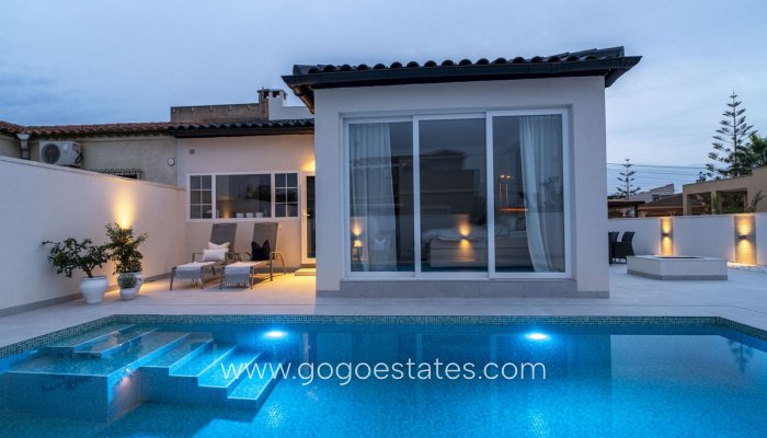 Te koop - Huis - Halfvrijstaande woning - Torrevieja - LA SIESTA