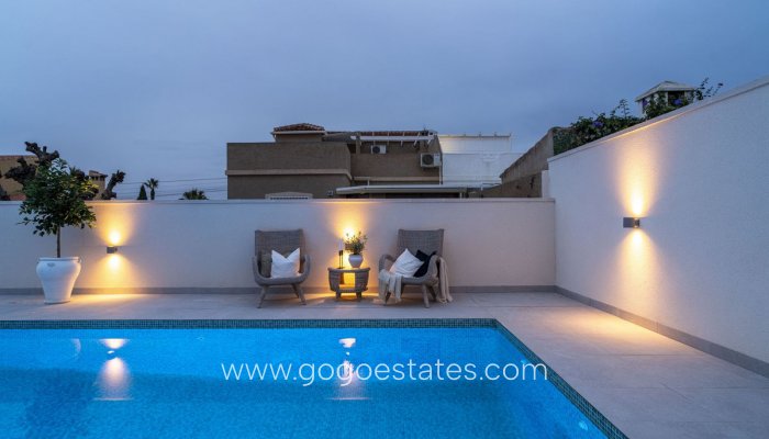 Te koop - Huis - Halfvrijstaande woning - Torrevieja - LA SIESTA