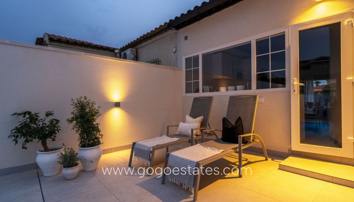 Te koop - Huis - Halfvrijstaande woning - Torrevieja - LA SIESTA