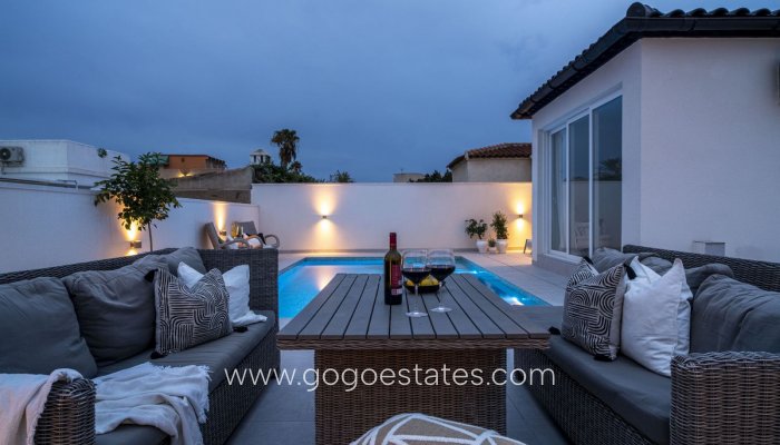 Te koop - Huis - Halfvrijstaande woning - Torrevieja - LA SIESTA