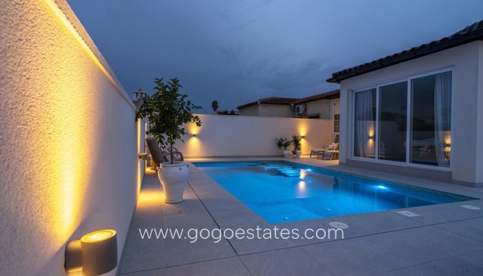 Te koop - Huis - Halfvrijstaande woning - Torrevieja - LA SIESTA