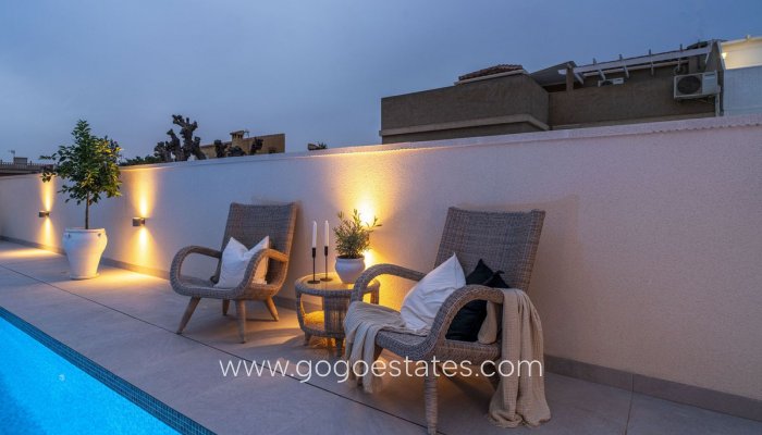 Te koop - Huis - Halfvrijstaande woning - Torrevieja - LA SIESTA