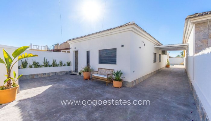 Te koop - Huis - Vrijstaande Villa - Torrevieja - Torrevieja Centro