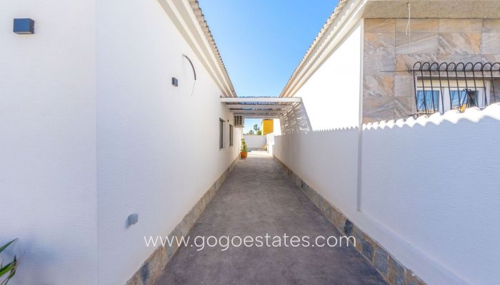 Te koop - Huis - Vrijstaande Villa - Torrevieja - Torrevieja Centro