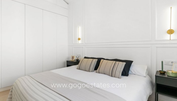 Te koop - Huis - Vrijstaande Villa - Torrevieja - Torrevieja Centro