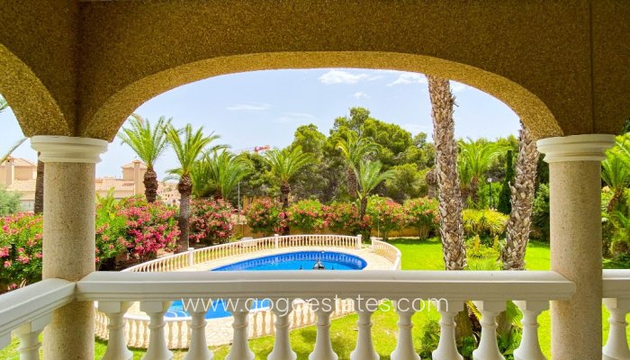 Te koop - Huis - Vrijstaande Villa - Orihuela - Villamartin