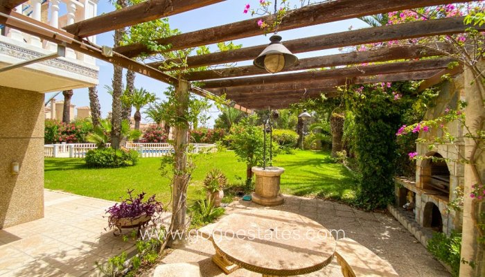 Te koop - Huis - Vrijstaande Villa - Orihuela - Villamartin