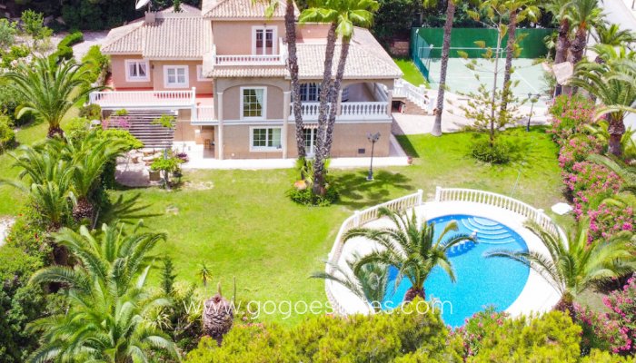 Te koop - Huis - Vrijstaande Villa - Orihuela - Villamartin