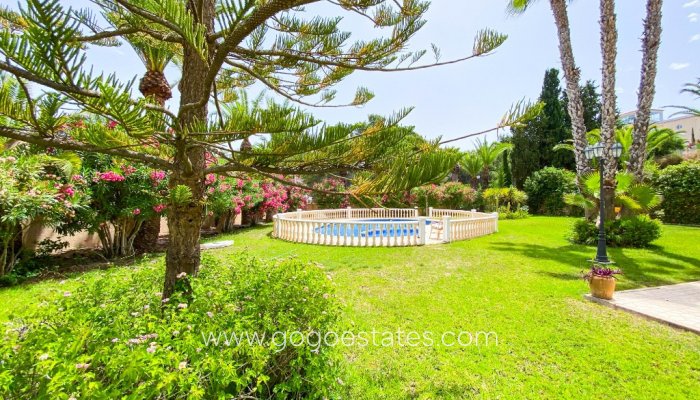 Te koop - Huis - Vrijstaande Villa - Orihuela - Villamartin