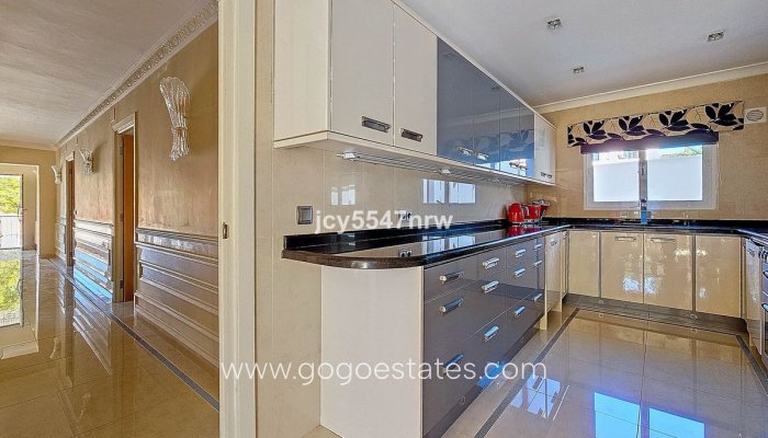 Te koop - Huis - Vrijstaande Villa - Teulada - Moraira