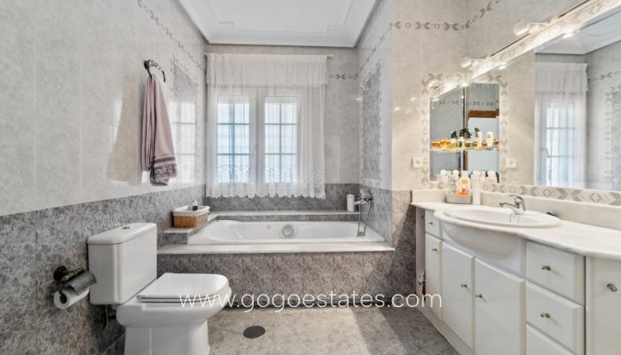 Te koop - Huis - Vrijstaande Villa - Torrevieja - La veleta