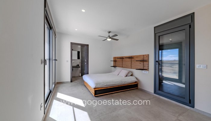 Te koop - Huis - Vrijstaande Villa - San Fulgencio - La Marina