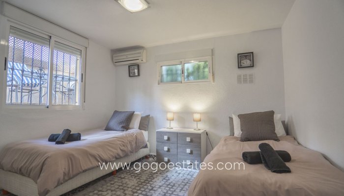 Te koop - Huis - Vrijstaande Villa - Orihuela - Villamartin