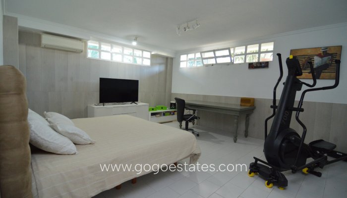 Te koop - Huis - Vrijstaande Villa - Torrevieja - Torrevieja Centro