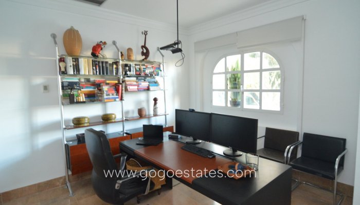 Te koop - Huis - Vrijstaande Villa - Torrevieja - Torrevieja Centro