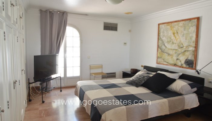 Te koop - Huis - Vrijstaande Villa - Torrevieja - Torrevieja Centro