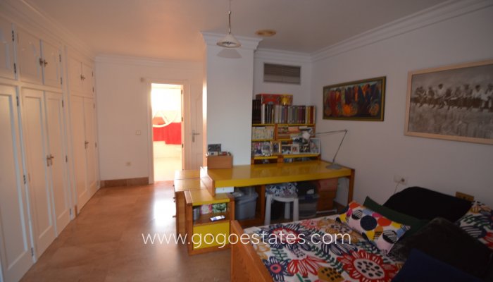 Te koop - Huis - Vrijstaande Villa - Torrevieja - Torrevieja Centro
