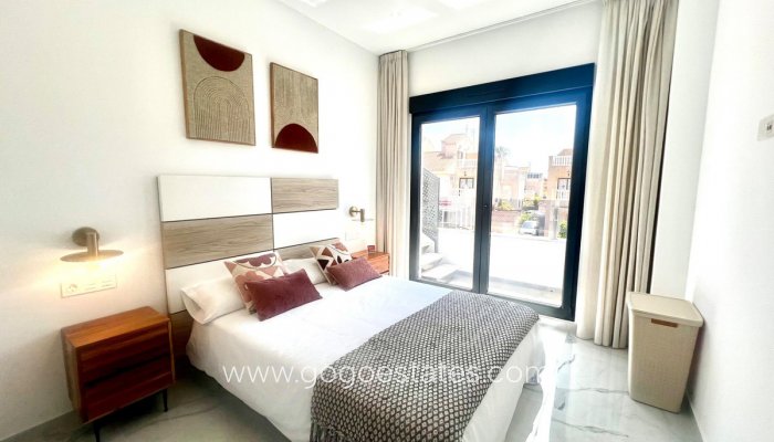 Te koop - Huis - Vrijstaande Villa - Torrevieja - LA SIESTA