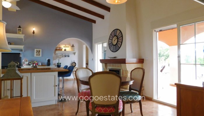 Te koop - Huis - Vrijstaande Villa - Alicante - Dolores Centro