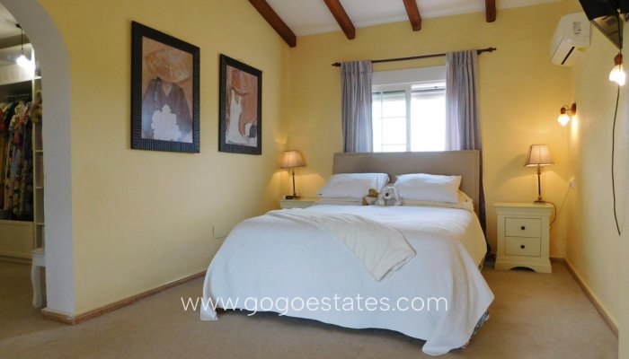 Te koop - Huis - Vrijstaande Villa - Alicante - Dolores Centro