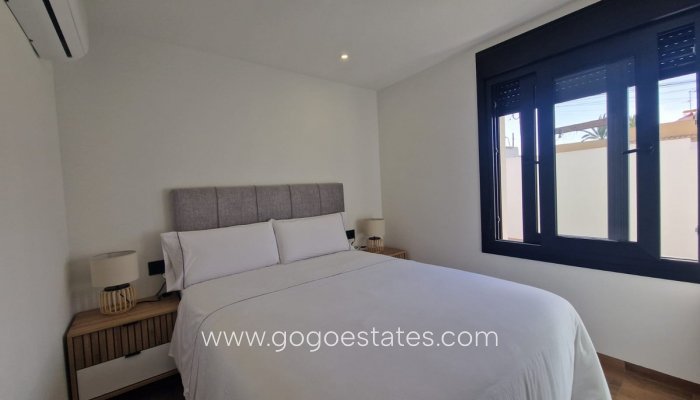 Te koop - Huis - Vrijstaande Villa - Orihuela - Los Balcones