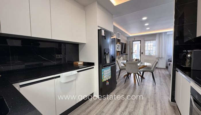 Te koop - Huis - Halfvrijstaande woning - Orihuela - Orihuela Costa