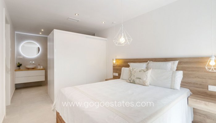 Te koop - Huis - Vrijstaande Villa - Torrevieja - Torrevieja Centro