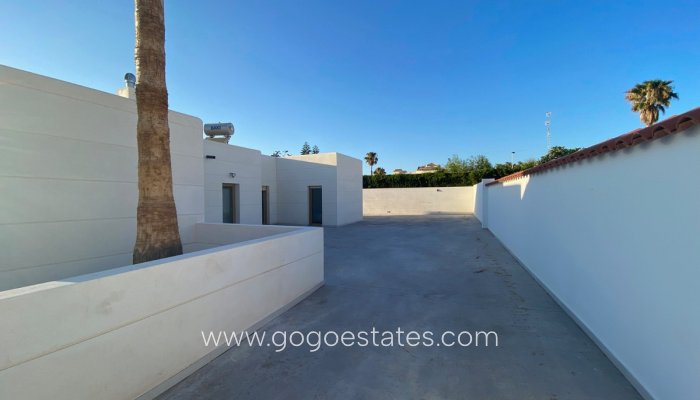 Te koop - Huis - Vrijstaande Villa - Torrevieja - Torrevieja Centro