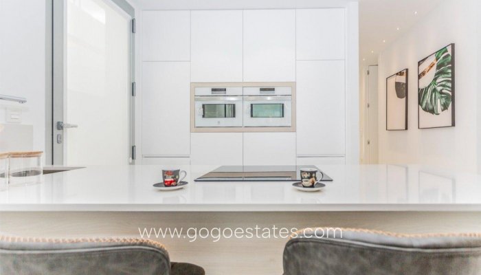 Te koop - Huis - Vrijstaande Villa - Torrevieja - Torrevieja Centro