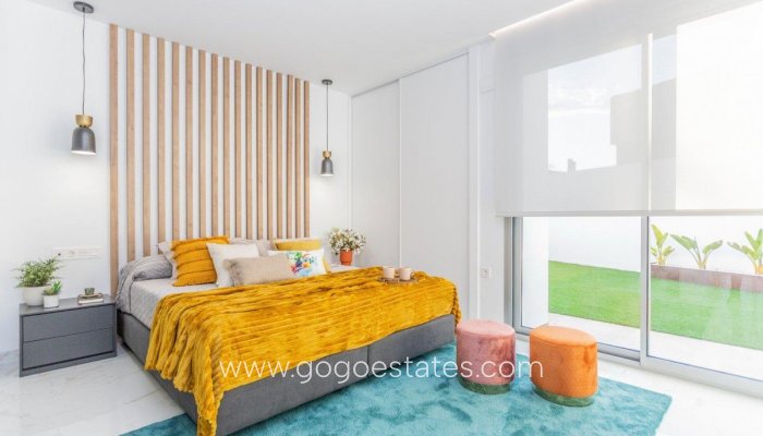 Te koop - Huis - Vrijstaande Villa - Torrevieja - Torrevieja Centro