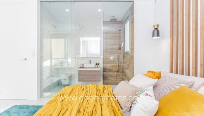 Te koop - Huis - Vrijstaande Villa - Torrevieja - Torrevieja Centro