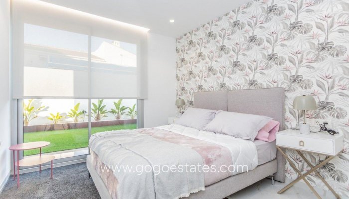 Te koop - Huis - Vrijstaande Villa - Torrevieja - Torrevieja Centro