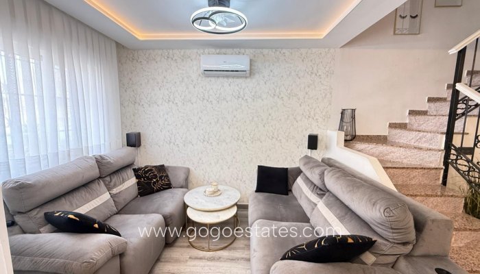 Te koop - Huis - Halfvrijstaande woning - Orihuela - Villamartin