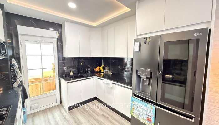 Te koop - Huis - Halfvrijstaande woning - Orihuela - Villamartin