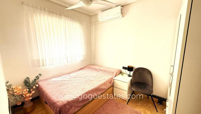 Te koop - Huis - Halfvrijstaande woning - Orihuela - Villamartin