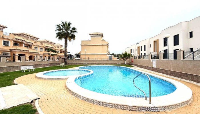 Te koop - Huis - Halfvrijstaande woning - Orihuela - Villamartin