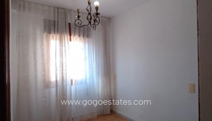 Te koop - Appartement - Appartement op de middelste verdieping - Torrevieja - Torrevieja Centro