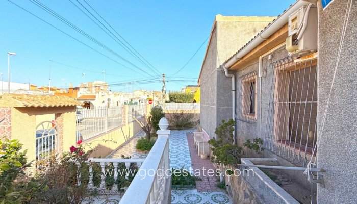 Te koop - Huis - Vrijstaande Villa - Torrevieja - Torrevieja Centro