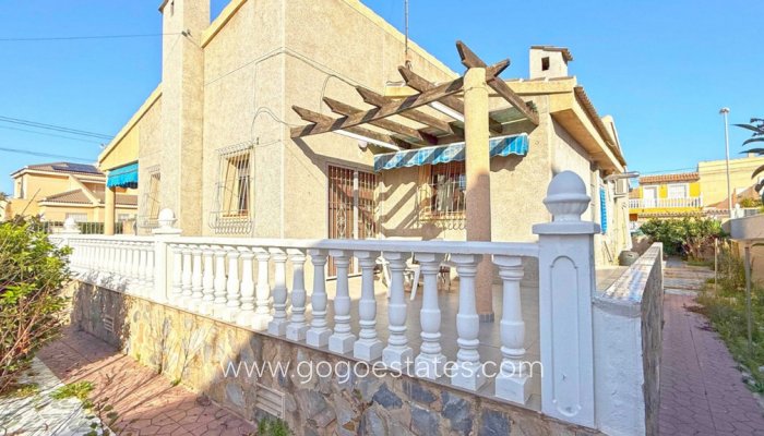 Te koop - Huis - Vrijstaande Villa - Torrevieja - Torrevieja Centro