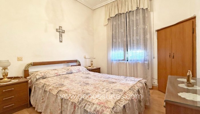 Te koop - Huis - Vrijstaande Villa - Torrevieja - Torrevieja Centro